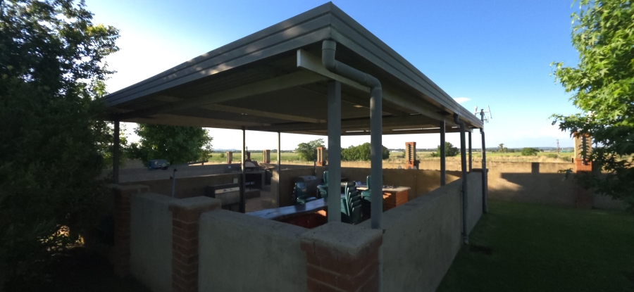 5 Bedroom Property for Sale in Grimbeeck Park North West